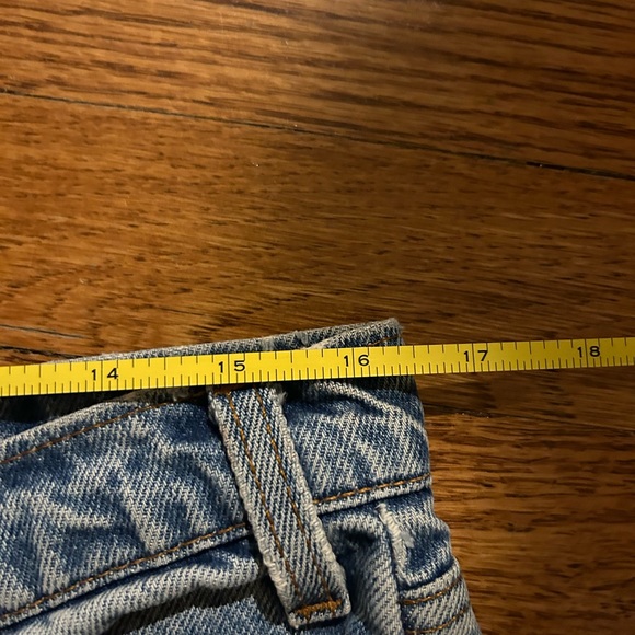 LEVI Distressed Cut Off Denim Shorts - Picture 5 of 6